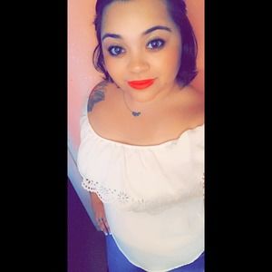 Meet your Posher, Monique